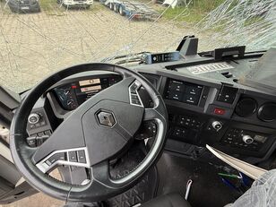 Renault T440 cabeza tractora siniestrada
