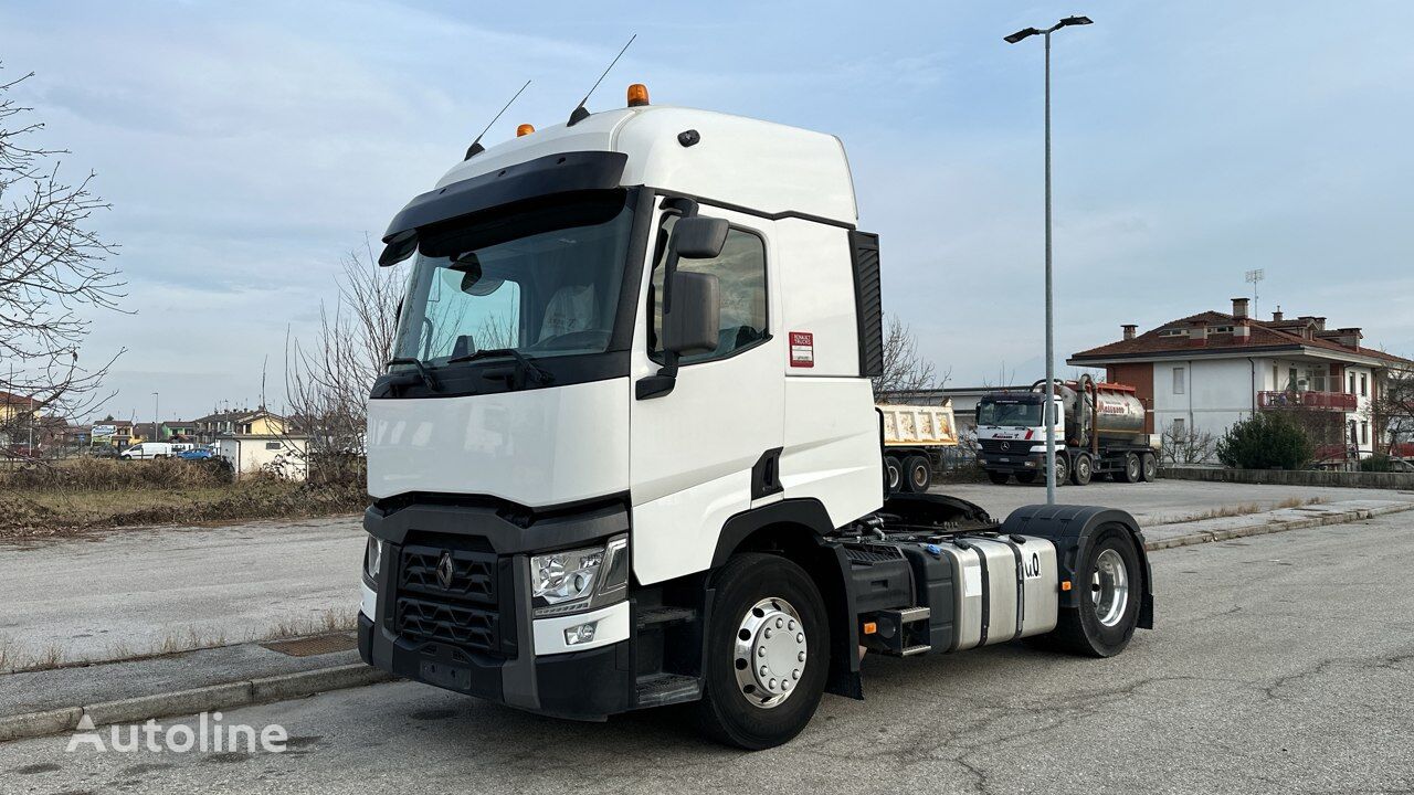 السيارات القاطرة Renault T460 4x2