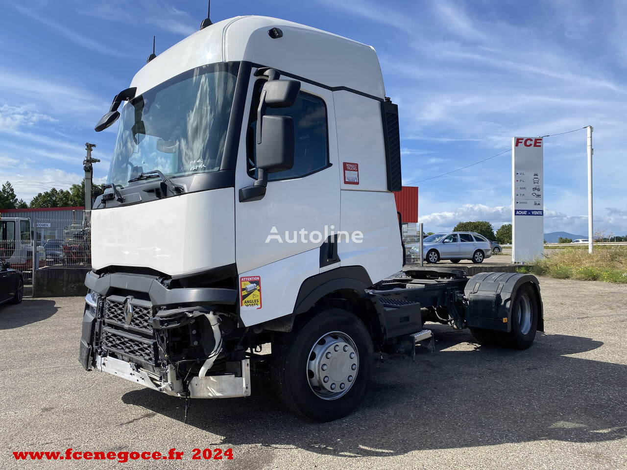 السيارات القاطرة Renault T480 بعد وقوع الحادث