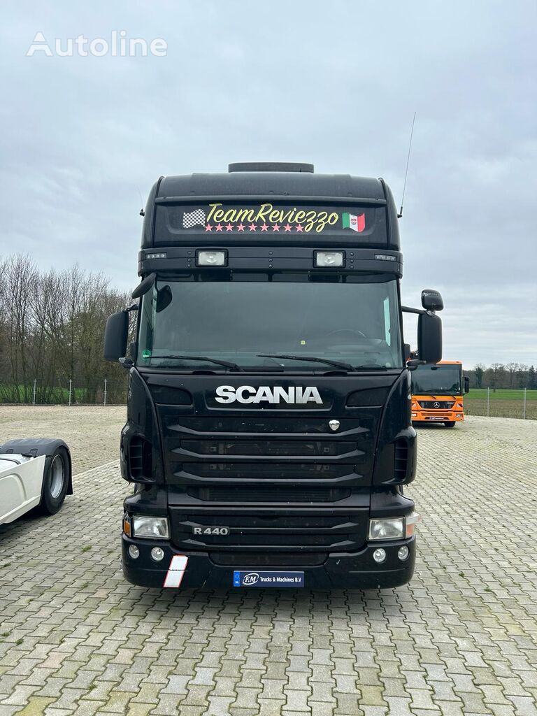 Scania R440 truck tractor