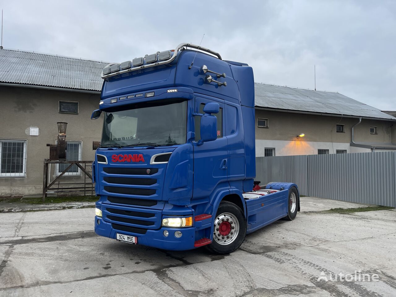 السيارات القاطرة Scania R450