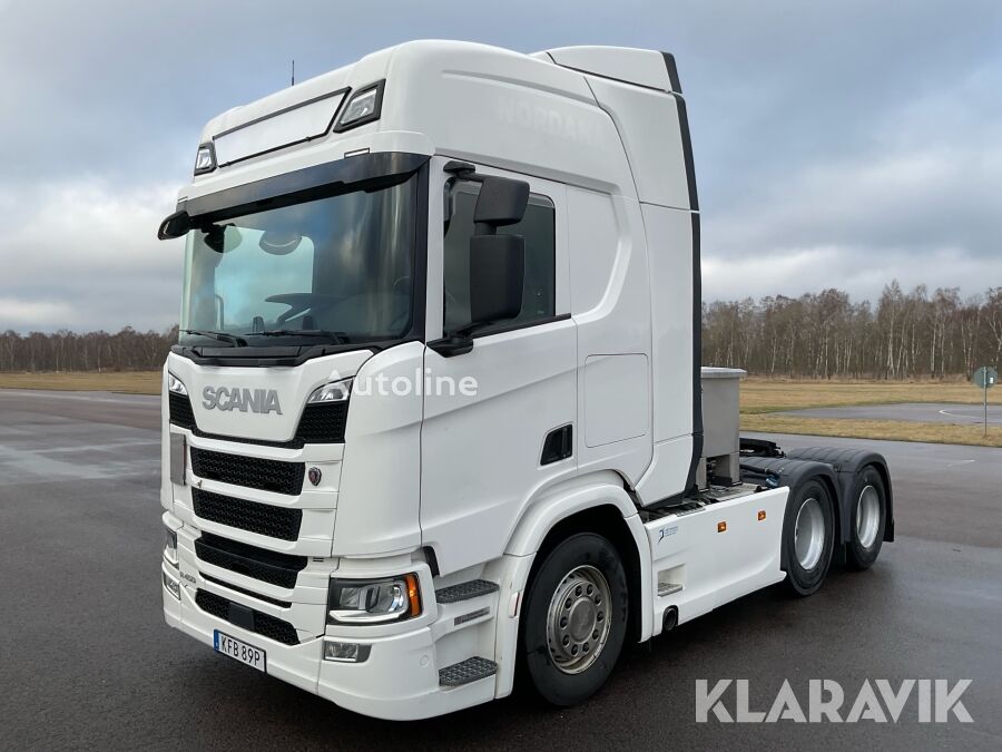 Scania R450 truck tractor