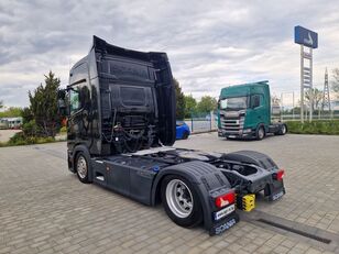 السيارات القاطرة Scania R450