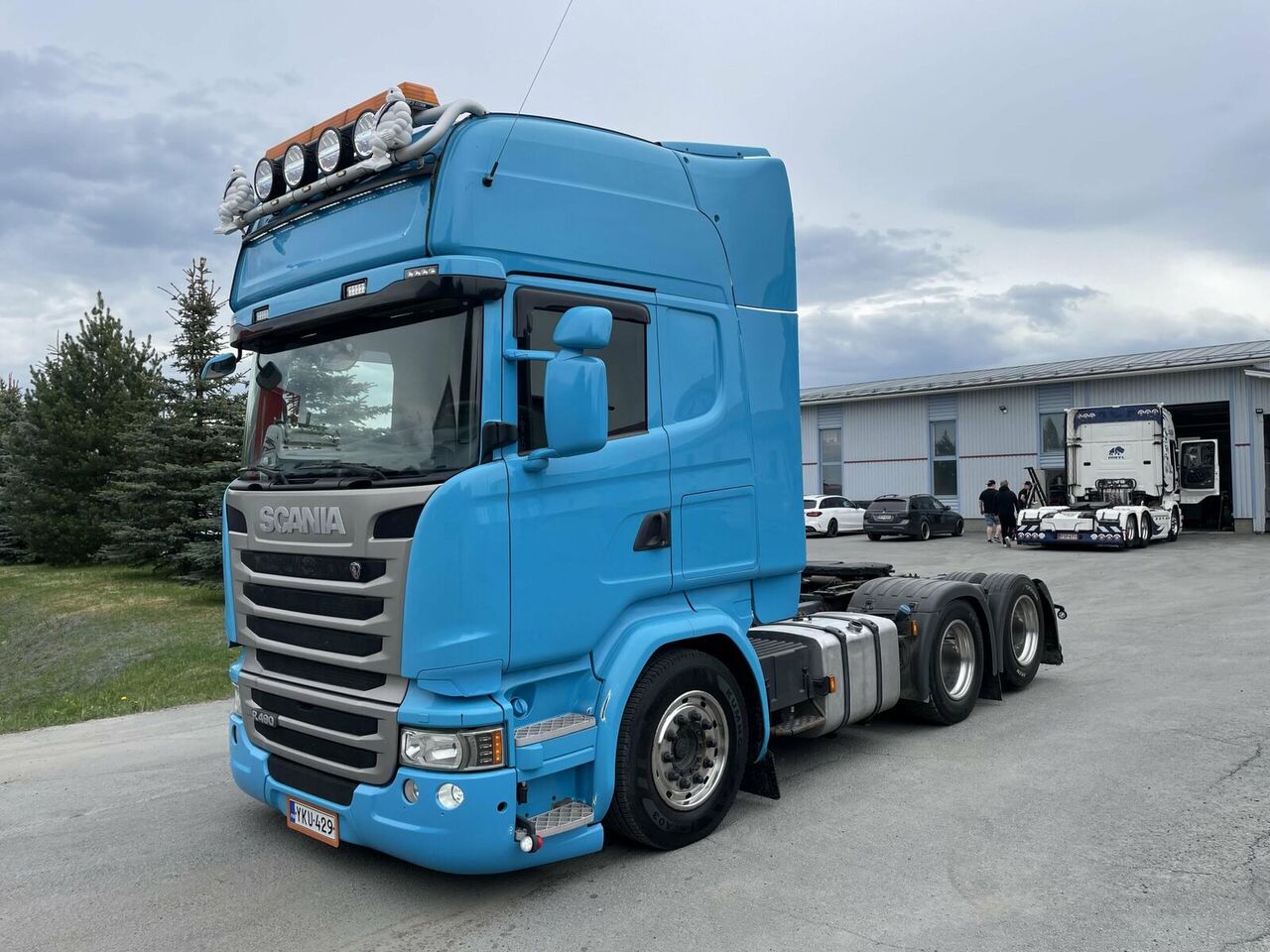 камион влекач Scania R490 Topline 6×2 vetopöytäauto