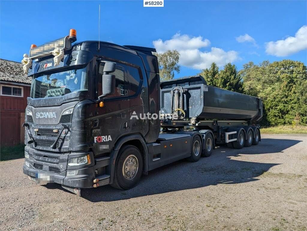 Scania R520 truck tractor