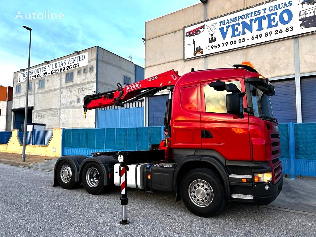 牵引车 Scania R560 CON GRUA FASSI F235XP