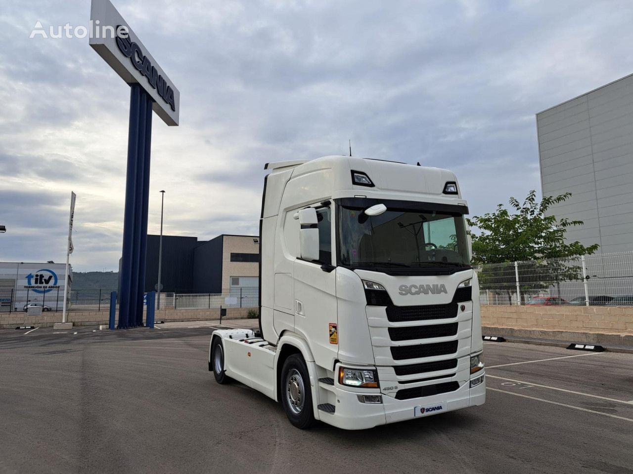 السيارات القاطرة Scania S 450