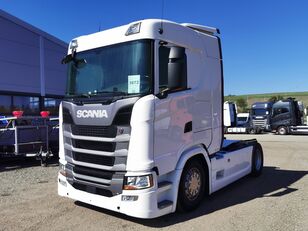 vioittuneet Scania S450 vetopöytäauto