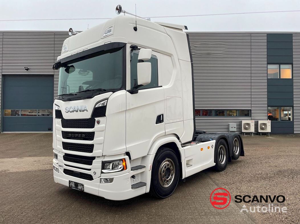 Scania S660 A6x2NB 2950mm truck tractor