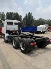 السيارات القاطرة Shacman F3000