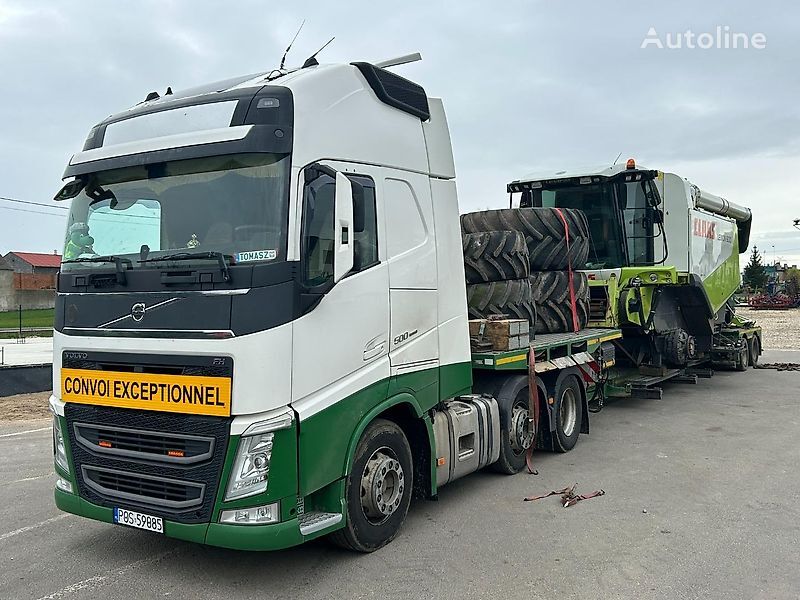 tracteur routier Volvo + semi-remorque porte-engins