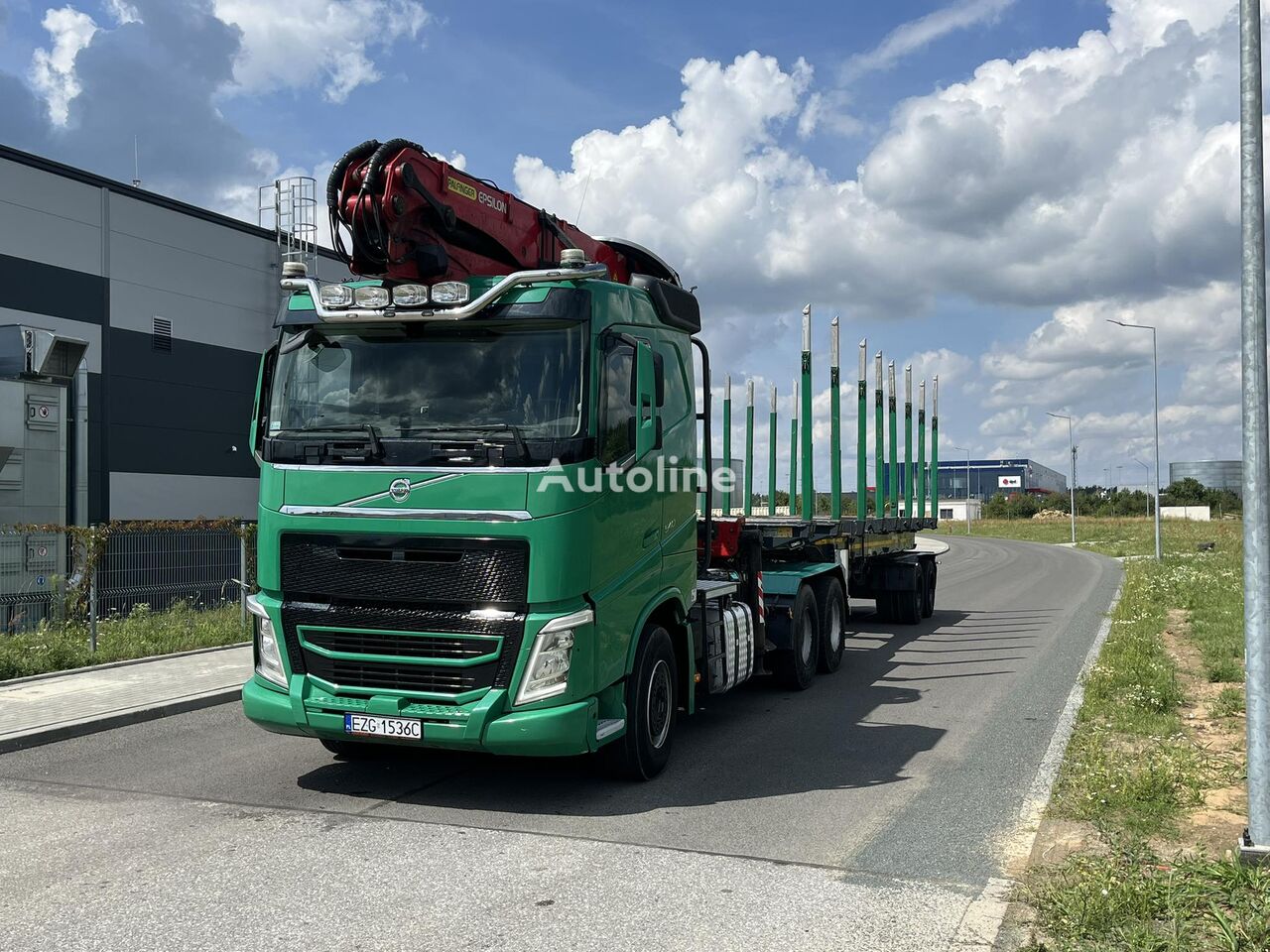 트랙터 트럭 Volvo FH + 목재 운송용 세미 트레일러