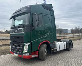 Volvo FH truck tractor