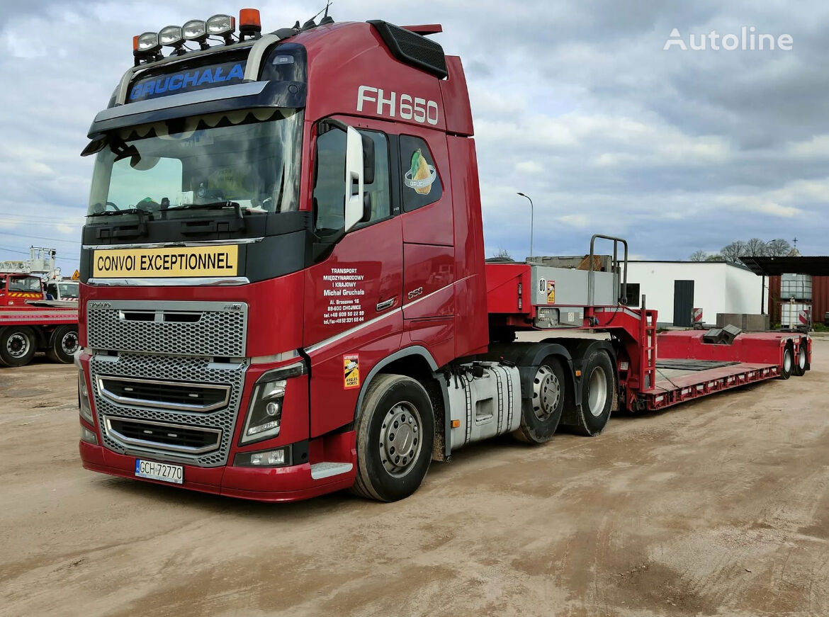 тягач Volvo FH 16 650 + напівпричіп низькорамна платформа