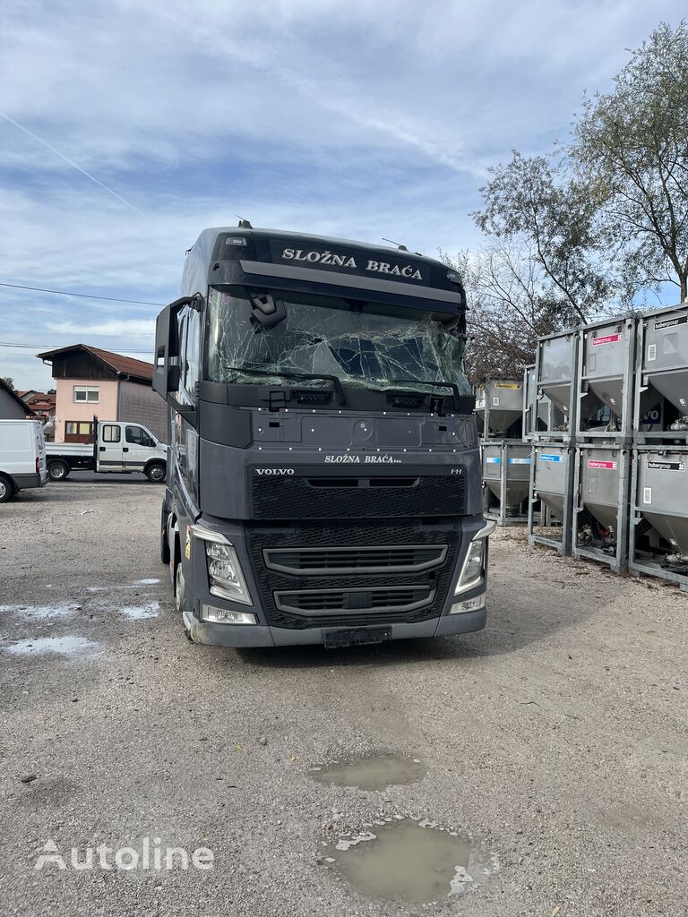 đầu kéo Volvo FH 4, 460 e6 bị hư hại