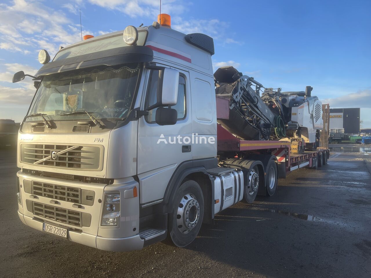 trattore stradale Volvo FH 440 + semirimorchio a pianale ribassato