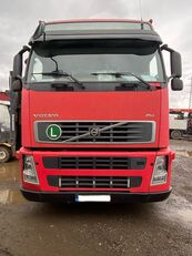 cap tractor Volvo FH 440 + semiremorcă platformă cu obloane