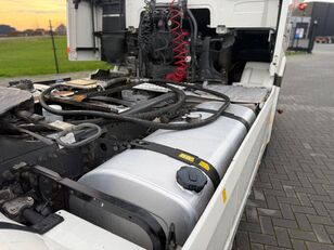 Volvo FH16.650XL FULL AIR, RETARDER, HYDRAULIC, LEATHER, PARK COOL. truck tractor for sale - Image 16 | Autoline NZ Volvo FH16.650XL FULL AIR, RETARDER, HYDRAULIC, LEATHER, PARK COOL. truck tractor | Image 16 - Autoline