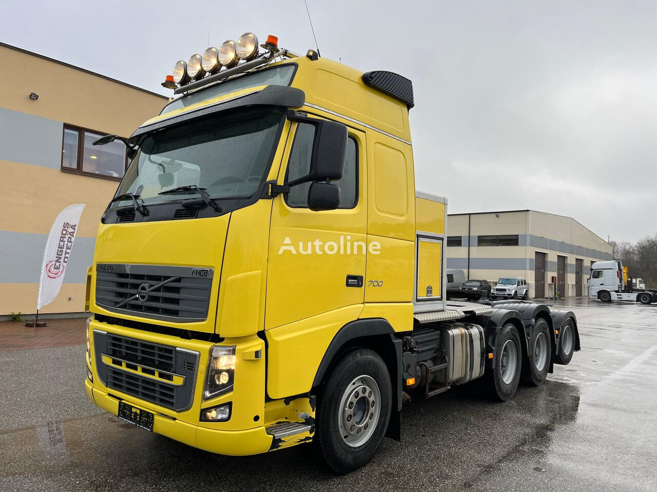 Volvo FH16.700 8x4*2 + VEB + HYDRAULICS + LIFTING & STEERING AXLE truck tractor