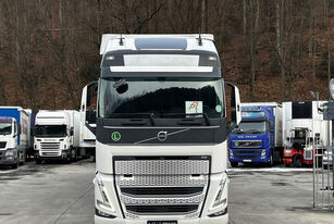 Volvo FH500  truck tractor + curtain side semi-trailer