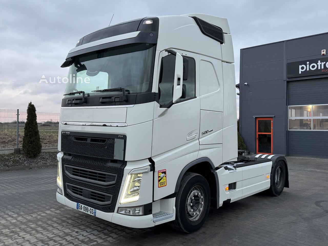 Volvo FH500 / ZABUDOWY / SUPER STAN / 2016 / GLOBETROTTER XL / TOP truck tractor