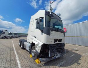 Volvo FH540 cabeza tractora siniestrada