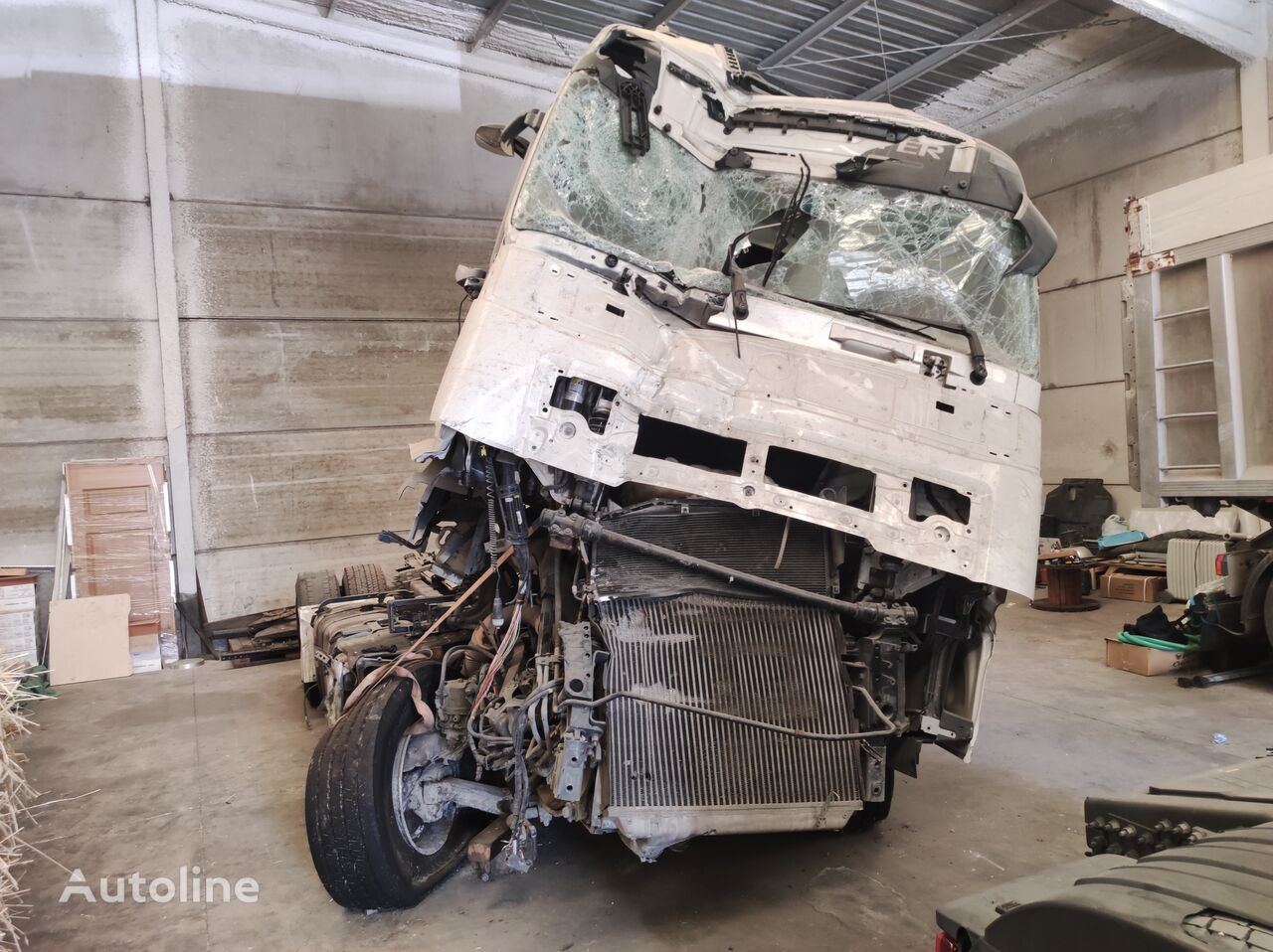 damaged Volvo VOLVO FH 500_ENGINE OK_GEAR BOX OK_ truck tractor