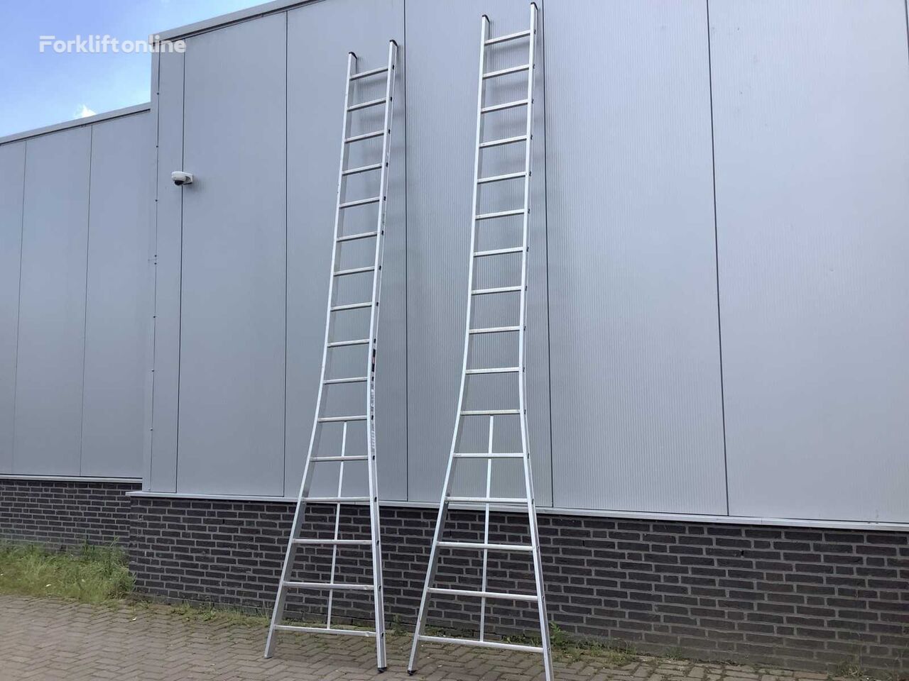 Altrex KEU 1x16 warehouse ladder