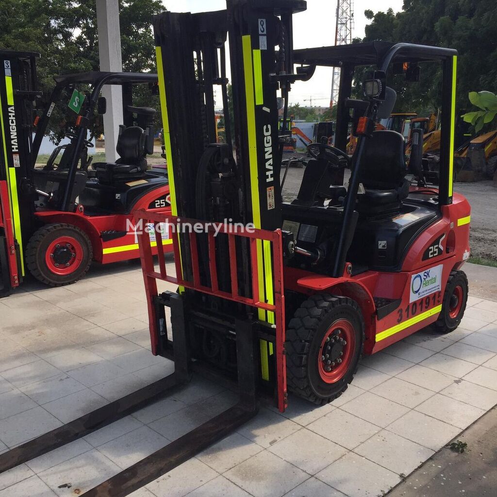 Chariot élévateur à gaz Hangcha CPQD25 à vendre | Machineryline CA Chariot élévateur à gaz Hangcha CPQD25 - Machineryline