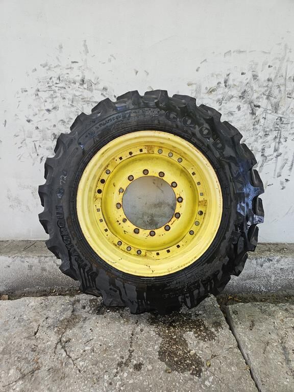 Roue 14.90-34 à vendre | Agroline CD Roue 14.90-34 - Agroline
