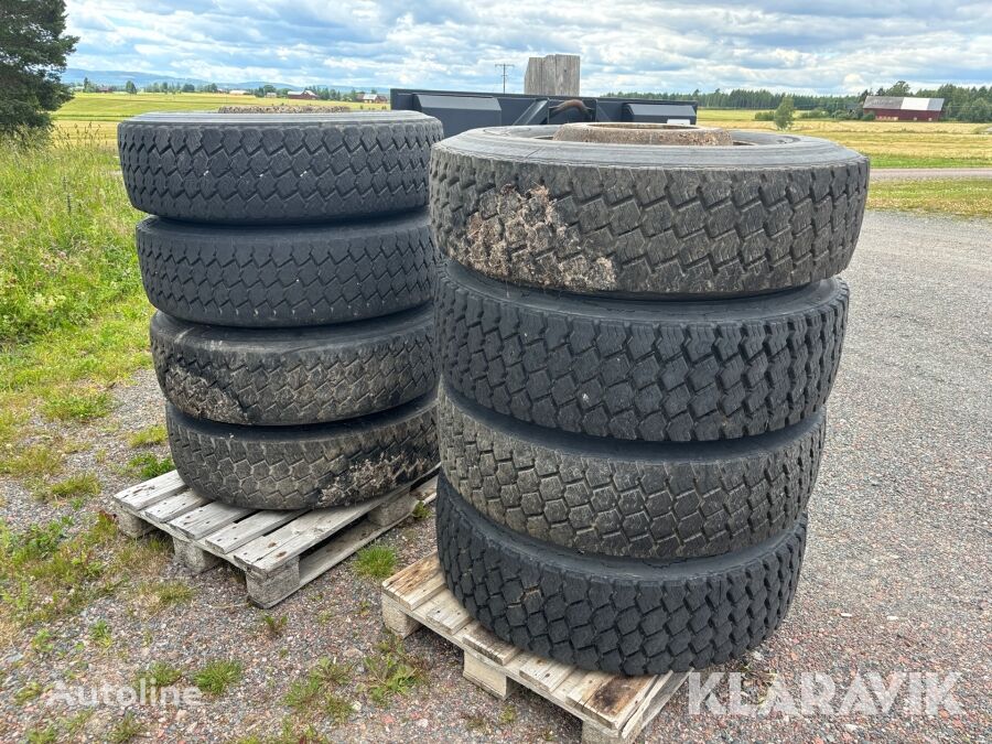 چرخ Bridgestone Lastbilsdäck på fälg Bridgestone 315/80-R22.5