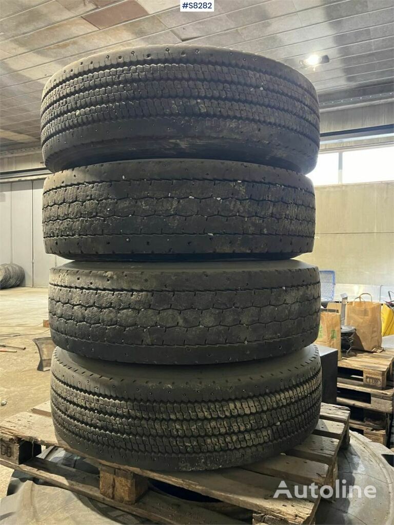 Däck med fälg 315/80R22.5 wheel