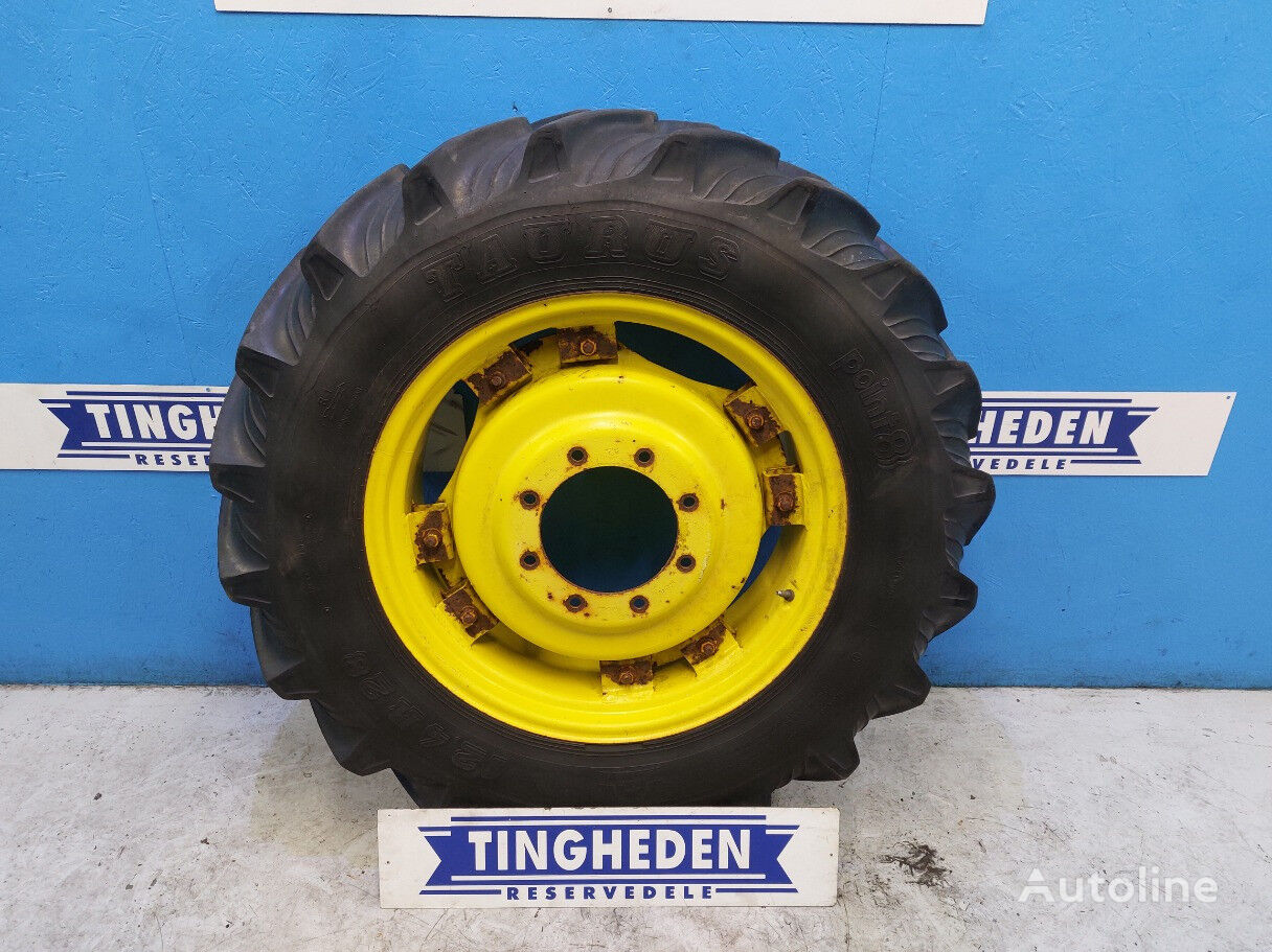 John Deere 28" 12.4-R28 wheel