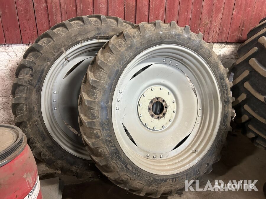 колесо Radodlingshjul radial 12,4 R46.  8,3/8 R36