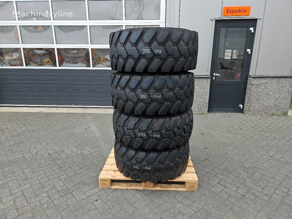 Schaeff SKL834-Firestone 405/70R18-Tire/Reifen/Band rueda