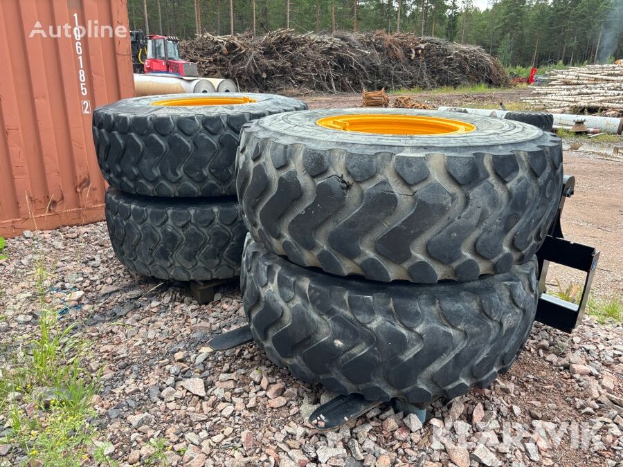 Volvo L90 wheel