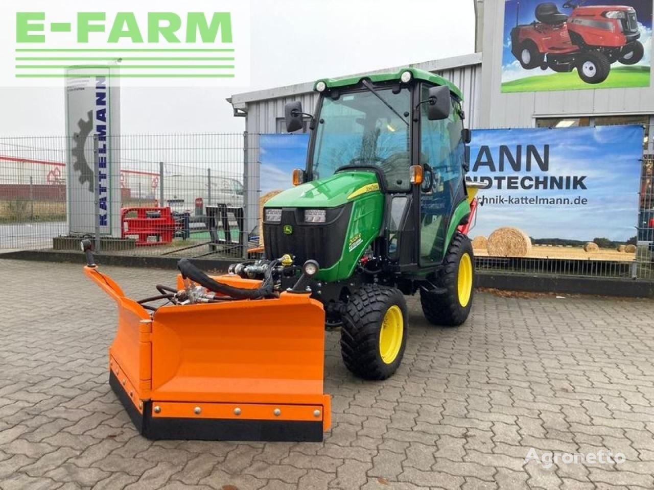 tractor cu roţi 2026r (neu) mit schild und streuer