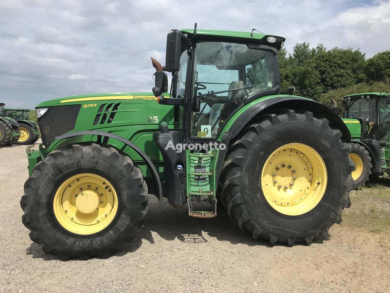 6215R wheel tractor