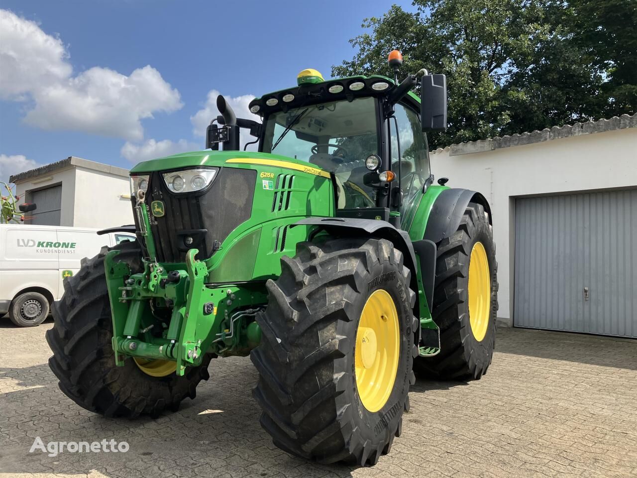 6215R wheel tractor