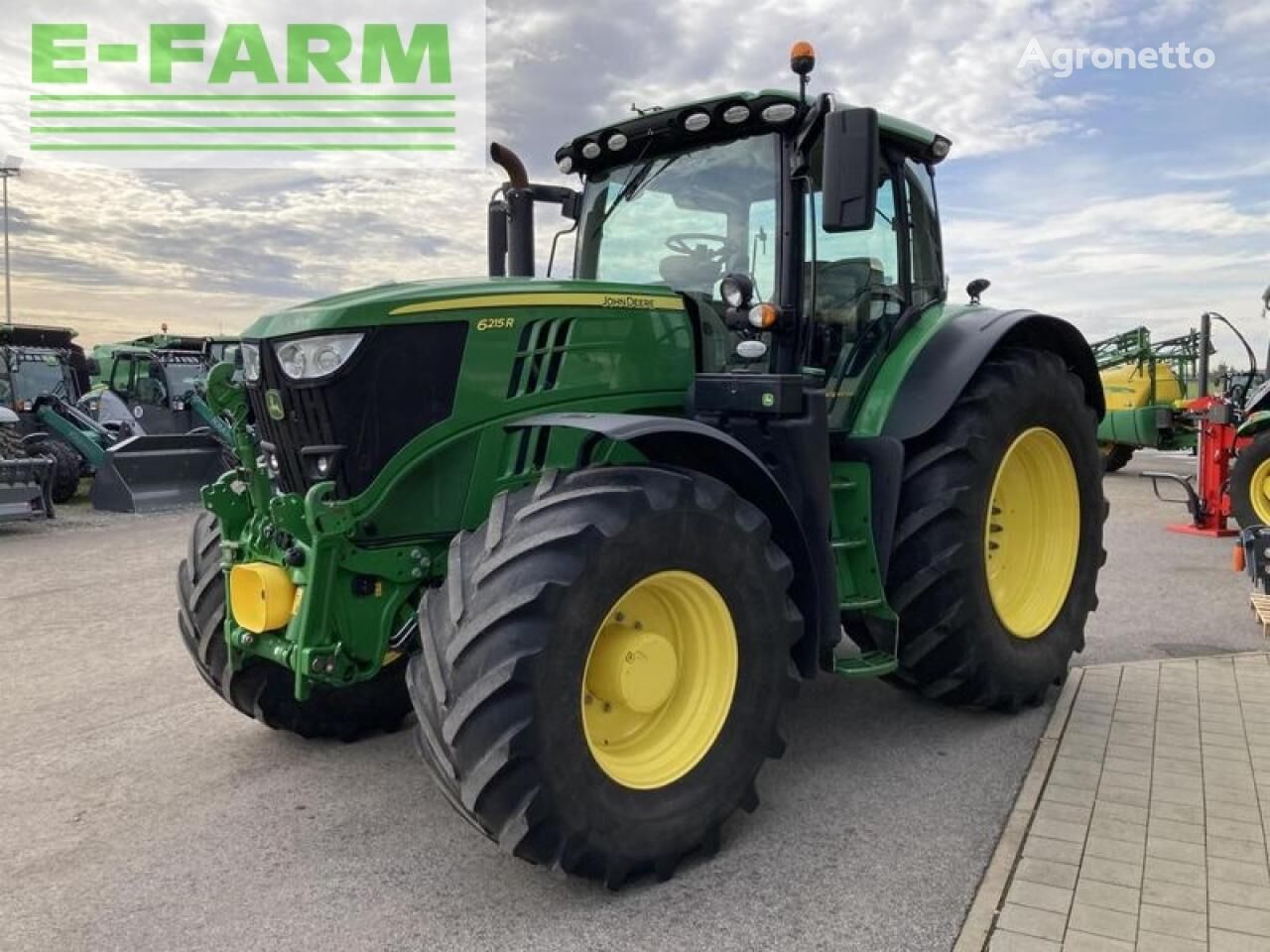 6215r traktor på hjul