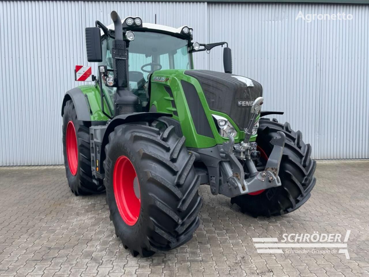 tracteur à roues 828 S4 PROFI PLUS