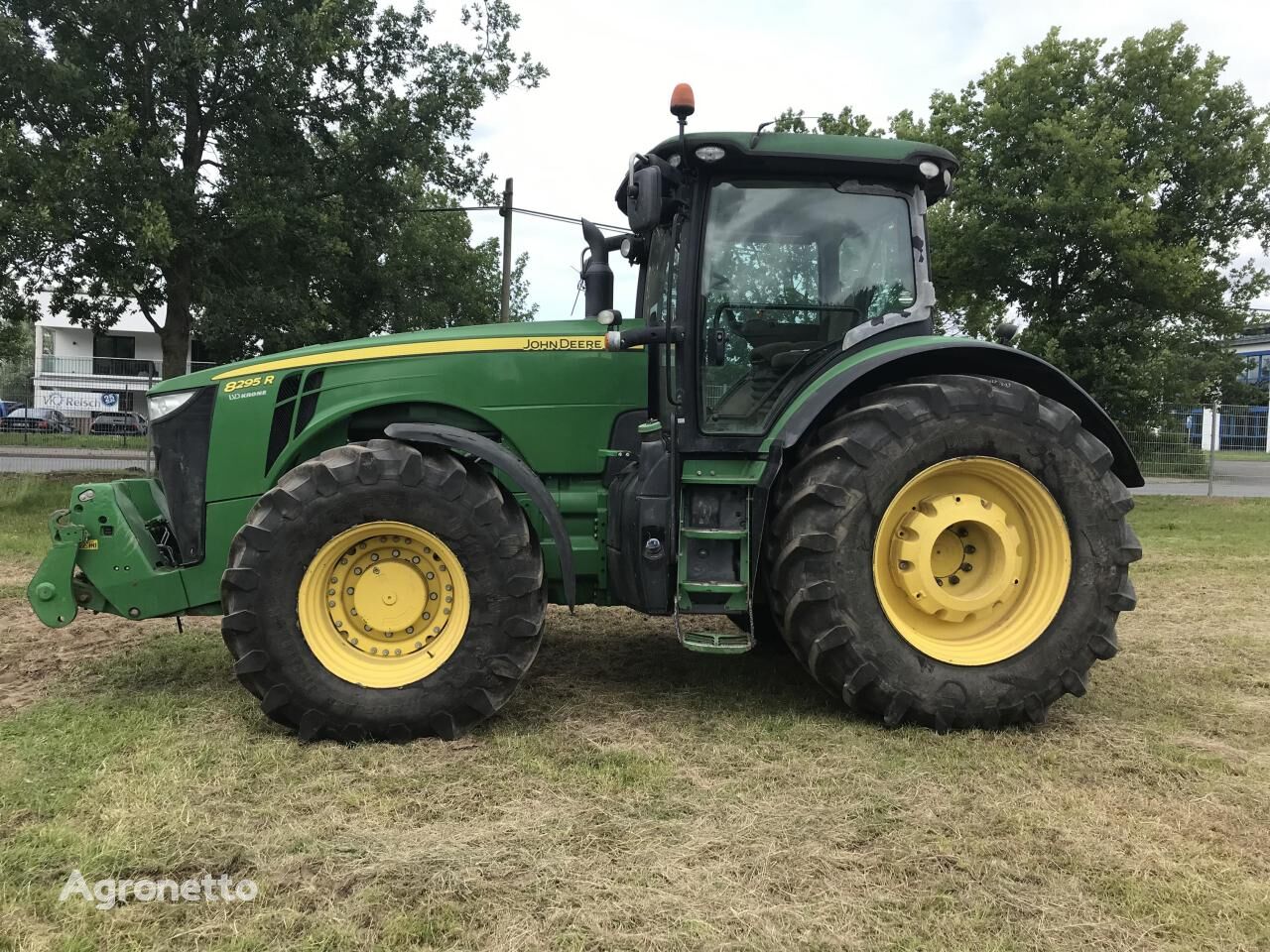 8295R wheel tractor