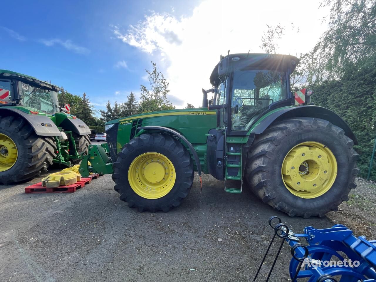 8400 R e23 wheel tractor