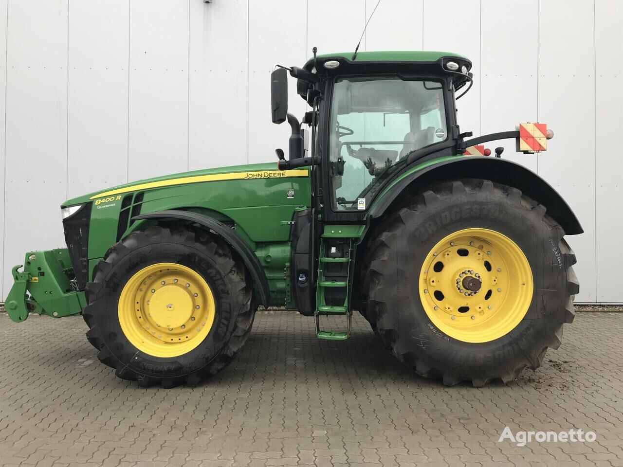 8400R wheel tractor