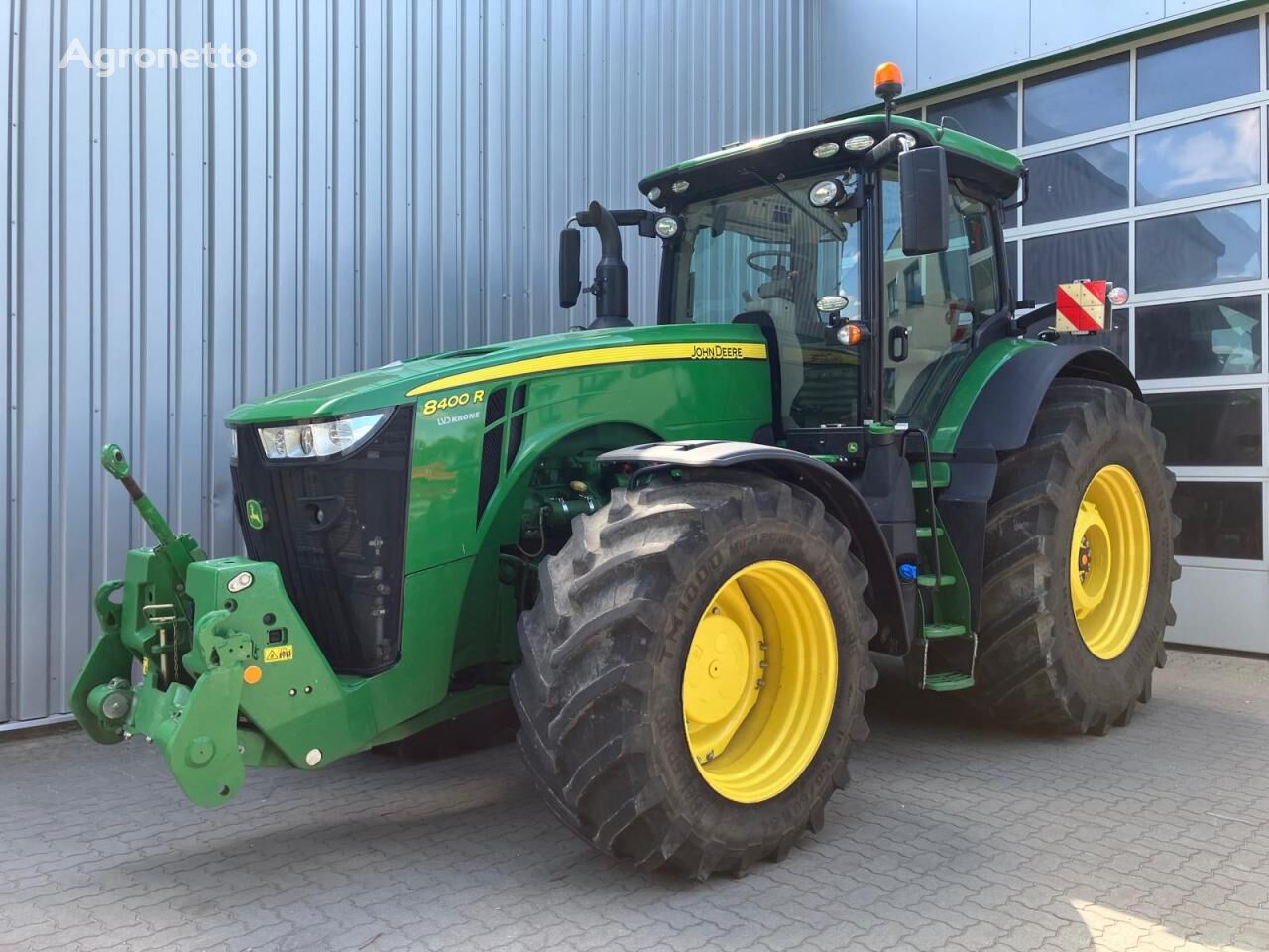 tracteur à roues 8400R