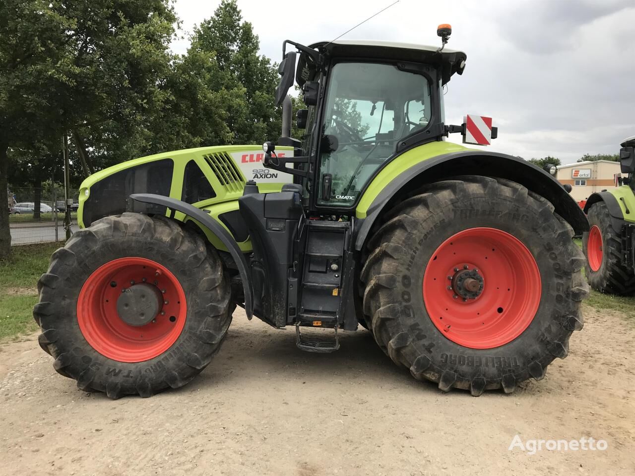 Axion 920 wheel tractor