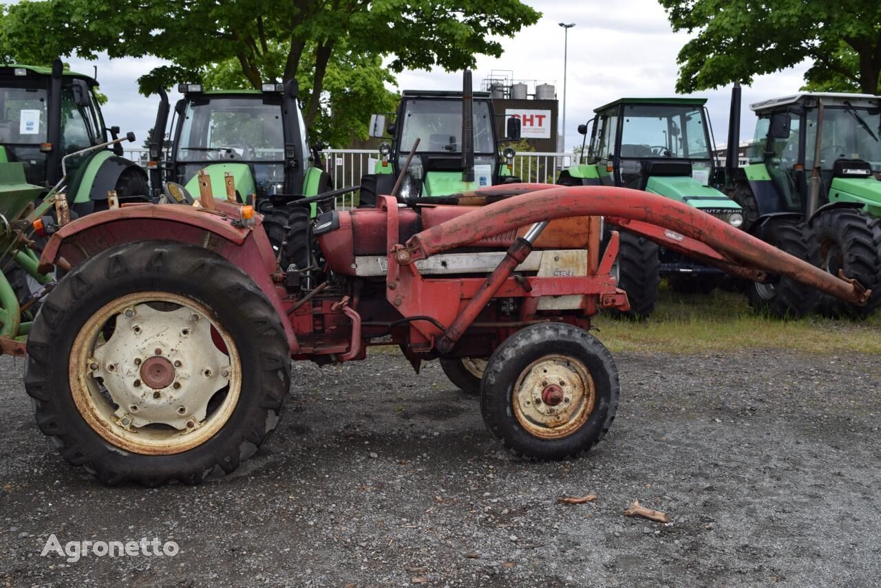 kolový traktor Case IH 383