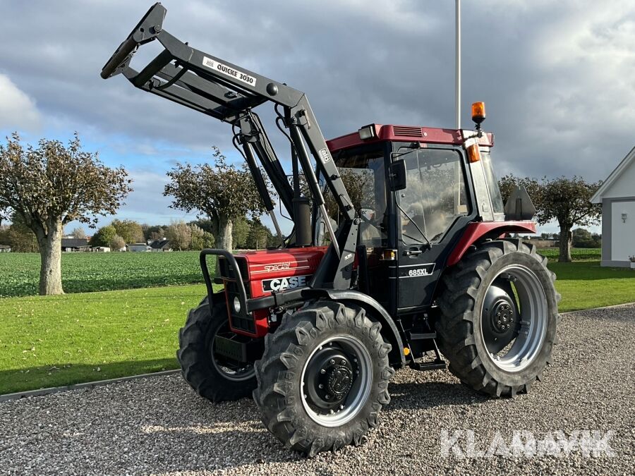 جرار بعجلات Case IH 685 XL 4 WD