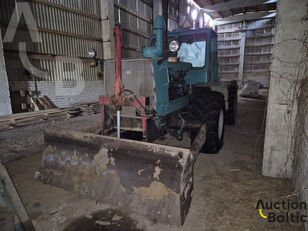 جرار بعجلات Chtz T-150K