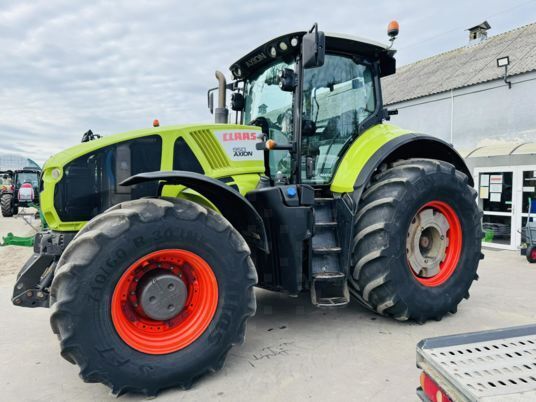 máy kéo bánh lốp Claas AXION 950